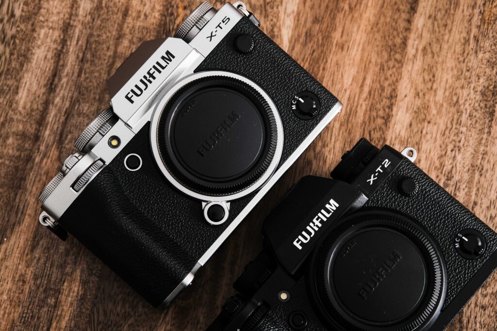 comparison of the Fujifilm X-T5 and the X-T2
