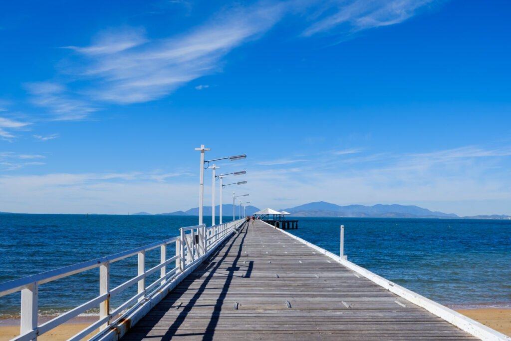 picnic bay jetty magnetic island
